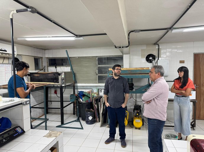 Secretário de Meio Ambiente visita projeto de reciclagem em Pernambuco