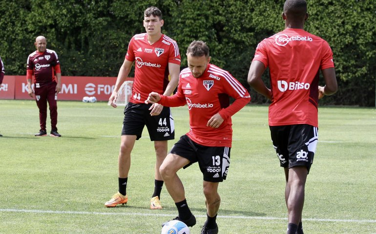 São Paulo volta aos treinos e mira Avaí para buscar novas metas no Brasileiro