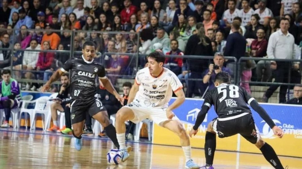 Traipu enfrenta Passo Fundo na decisão para a final do Brasileiro de Futsal nesta segunda (17), em Arapiraca