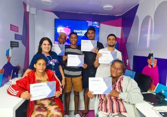 Caminhões do Tech Massa levam oficinas de tecnologia e empreendedorismo ao Jacintinho