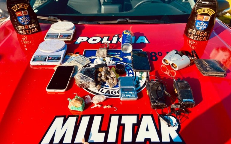 Dupla é presa com drogas após abordagem da PM na Chã do Pilar