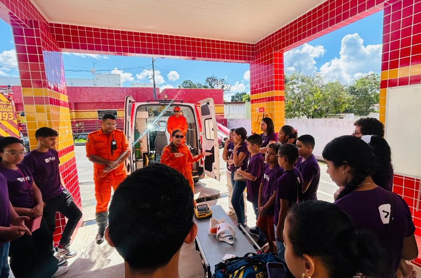 Corpo de Bombeiros recebe visita de estudantes para orientação profissional