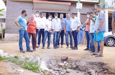 Prefeito de Palmeira visita obras de adutora e vistoria ginásio no povoado Lagoa do Rancho