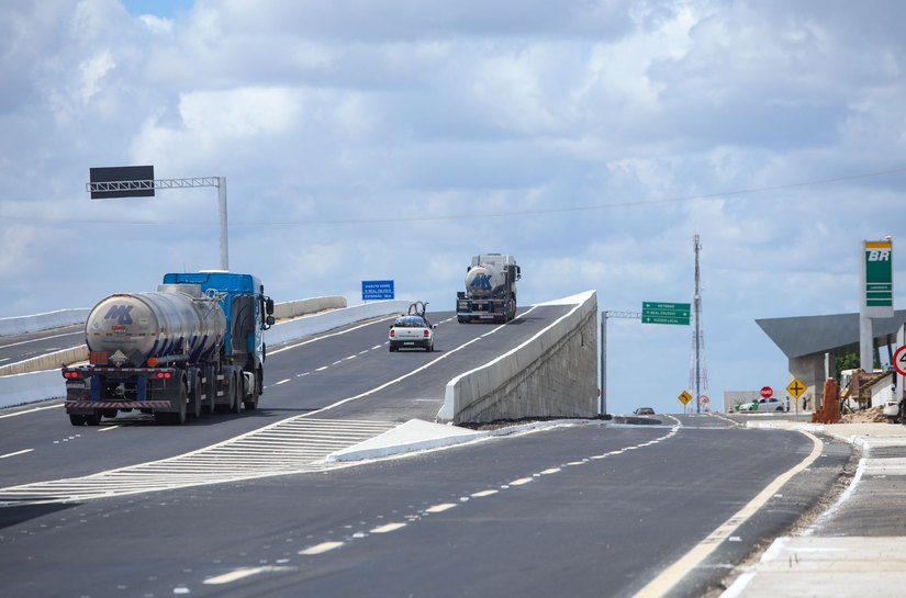 Renan Filho inaugura viaduto de Porto Real do Colégio e duplicação de trechos da BR-101/AL