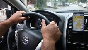 Justiça aplica multa de R$ 1 bilhão e manda Uber contratar motoristas pela CLT