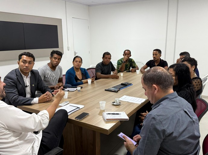 Vereador David Empregos promove diálogo entre ambulantes e Prefeitura sobre requalificação da orla
