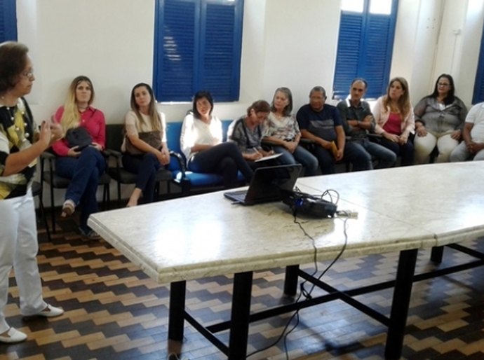 Palestra sobre câncer de mama orienta servidores da Seagri