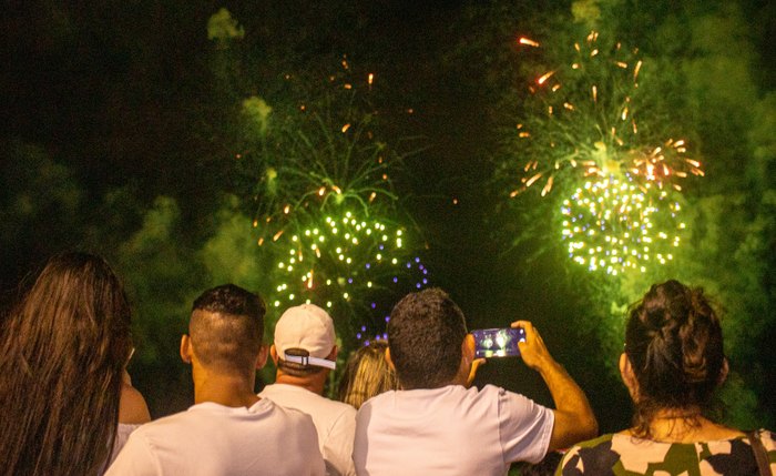 Show de fogos de artifício na virada do ano é atração em bairros de Maceió