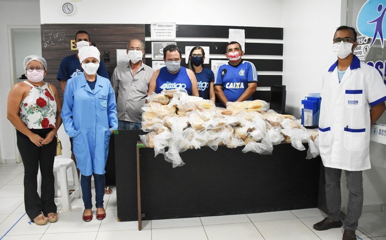 Senai doa 435 pães a associação que cuida de autistas