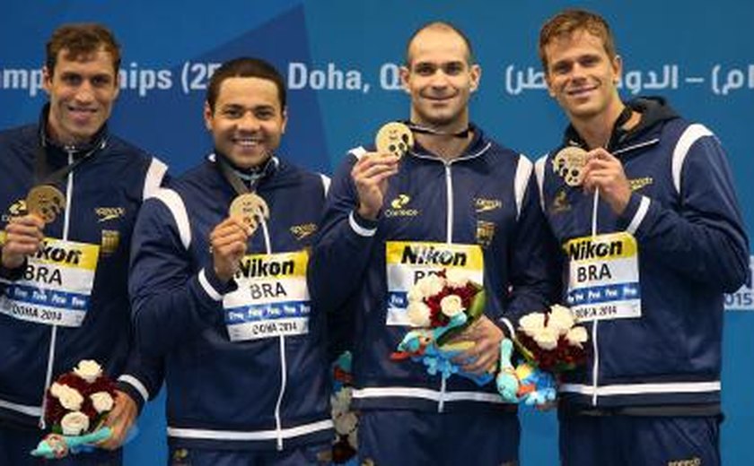 Brasil quebra recordes e fatura três medalhas de ouro no Mundial de piscina curta