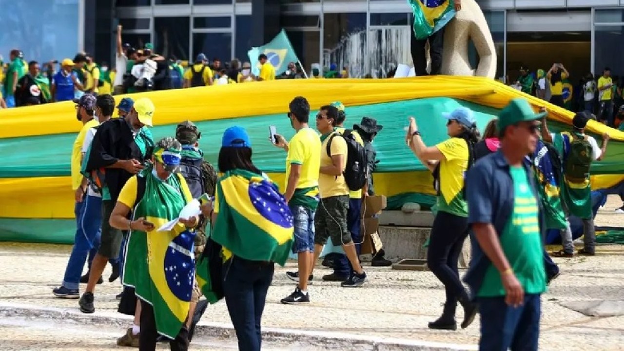 PGR denuncia 54 presos em frente ao QG do Exército, mas pede liberdade a todos