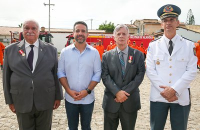 Presidente e vice do TJAL são homenageados pelos Bombeiros