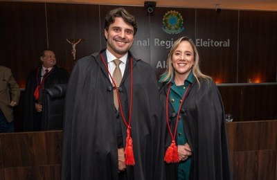 Reconduzidos, juristas Rodrigo Prata e Natália Von Sohsten tomam posse no TRE/AL