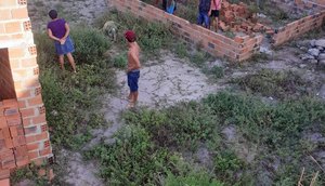 Corpo é encontrado em terreno de construção no município de Areia Branca / Foto: Foto: Reprodução/Redes Sociais