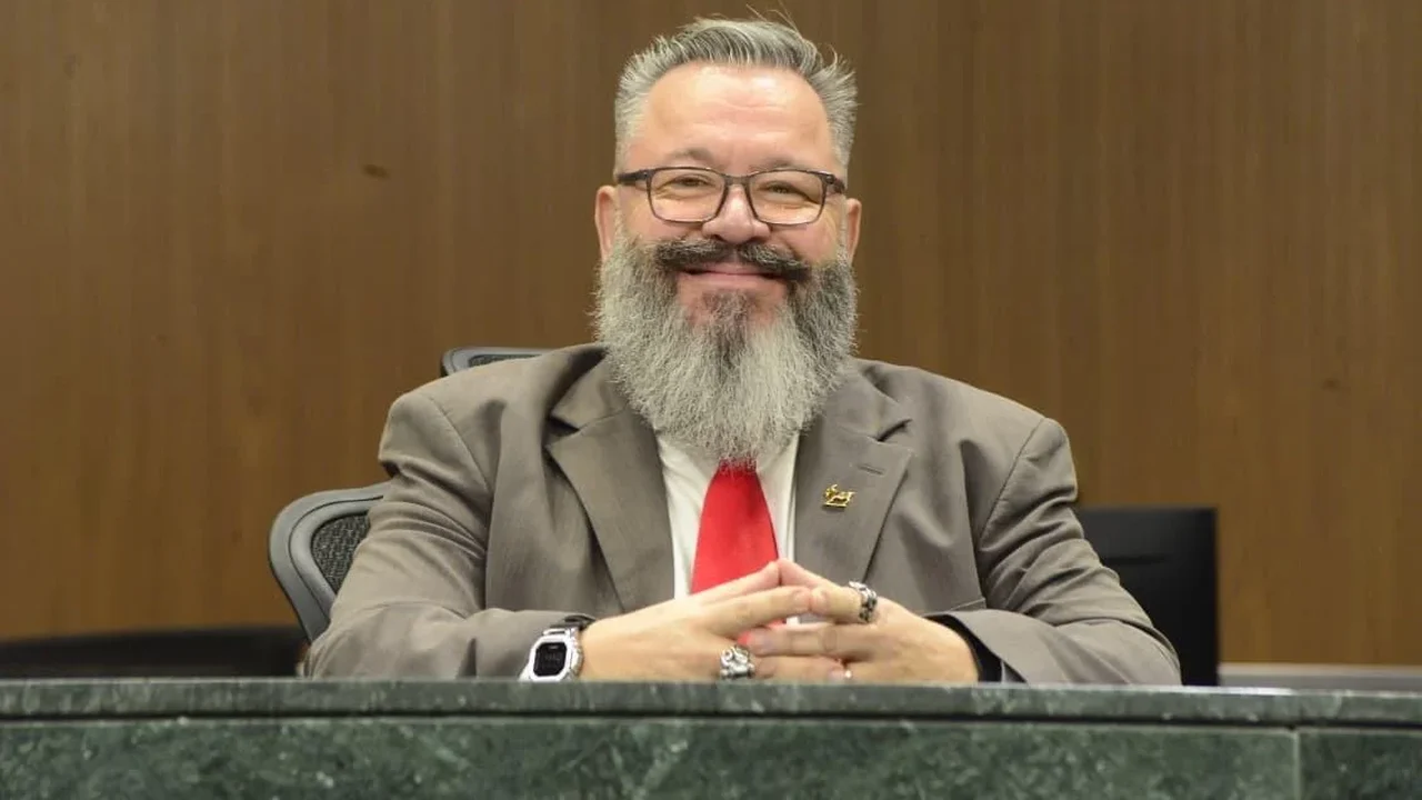 Diretor da UNIALFA Goiânia lança livro e provoca reflexão sobre envelhecer