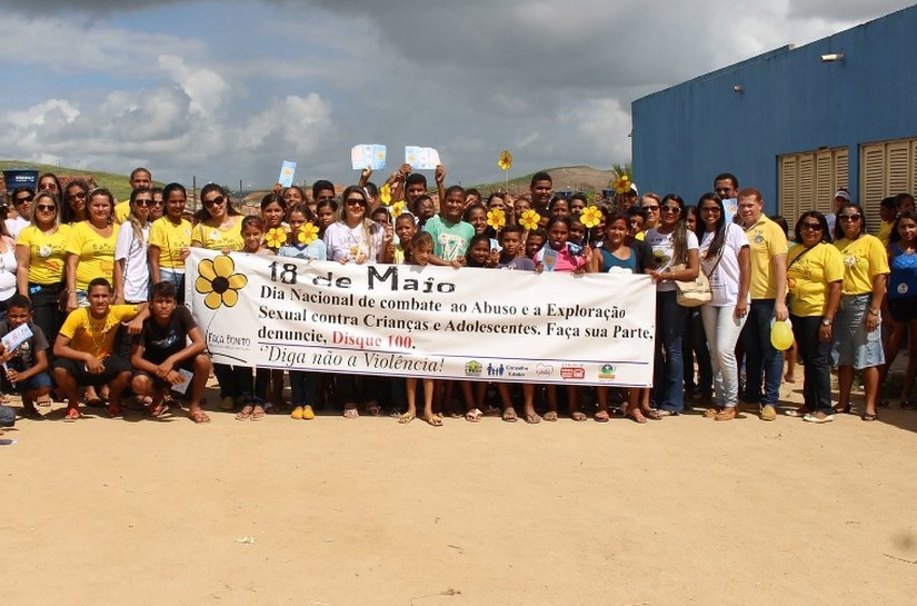 Porto Calvo promoveu caminhada nesta sexta em alusão ao dia 18 de maio