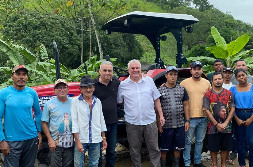 Alfredo Gaspar entrega maquinário agrícola e fortalece diálogo com a população de União e Murici