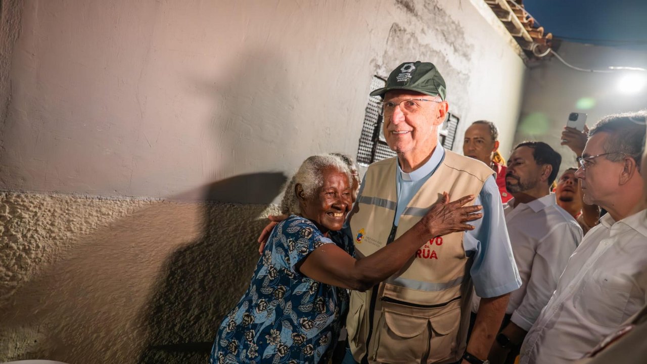 “Um exemplo a ser seguido por todo o Brasil”, diz Padre Júlio Lancellotti ao conhecer o programa Novo Lar, Nova Vida