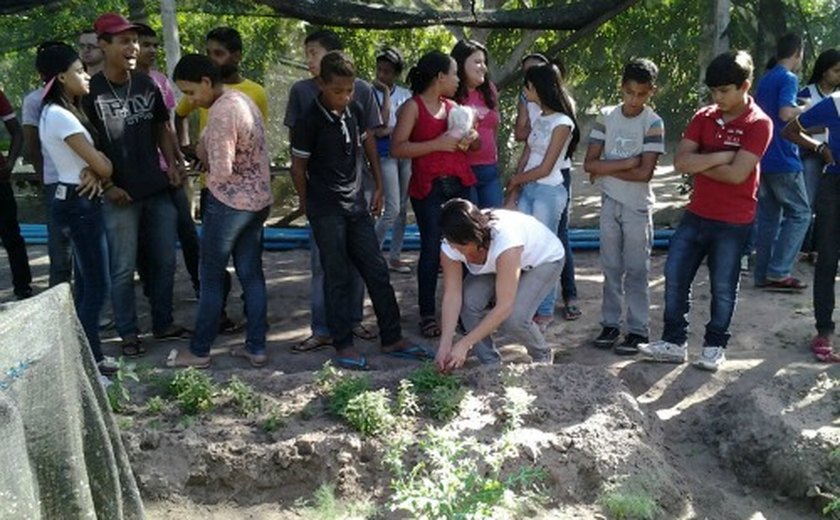 Arapiraca: Estudantes manipulam medicamentos caseiros na Escola do Campo