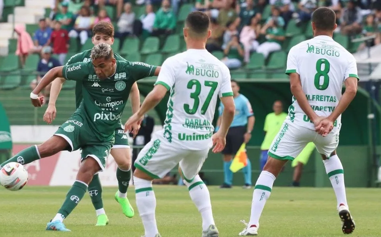 Com recorde de público, Guarani derrota Chapecoense na despedida da Série B
