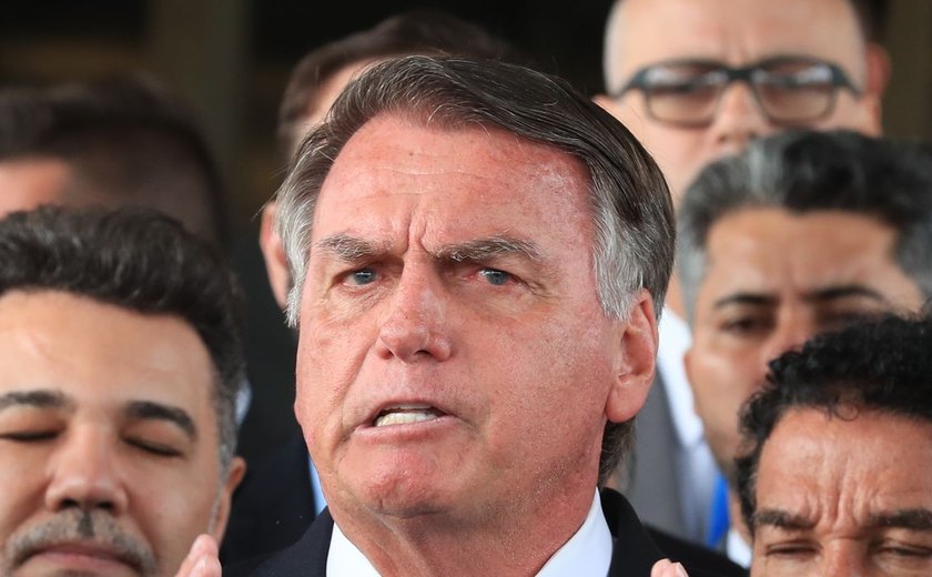 Defesa de Bolsonaro se diz surpreendida com indiciamento