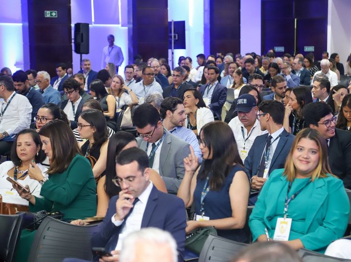 Esmal atualiza servidores e juízes sobre Direito Tributário