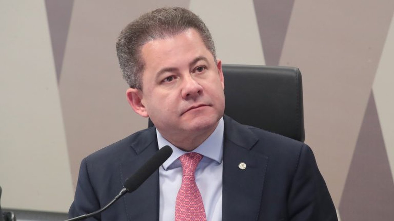 PF faz operação para investigar suspeita de tráfico de influência e mira deputado Cezinha de Madureira