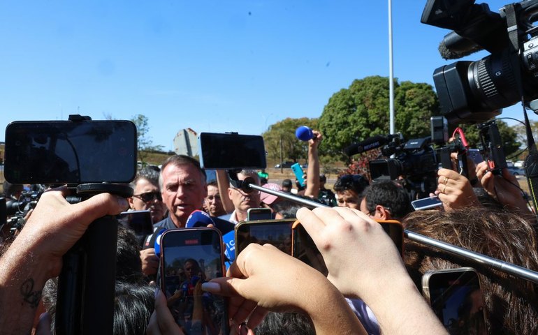 Defesa diz que medidas contra Bolsonaro são severas