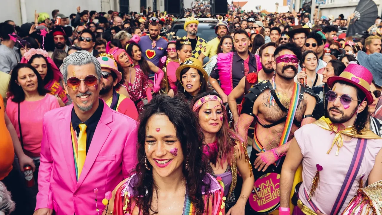 Blocos de carnaval de brasileiros em Lisboa fazem cortejo-protesto contra a cobrança de taxas para desfilar