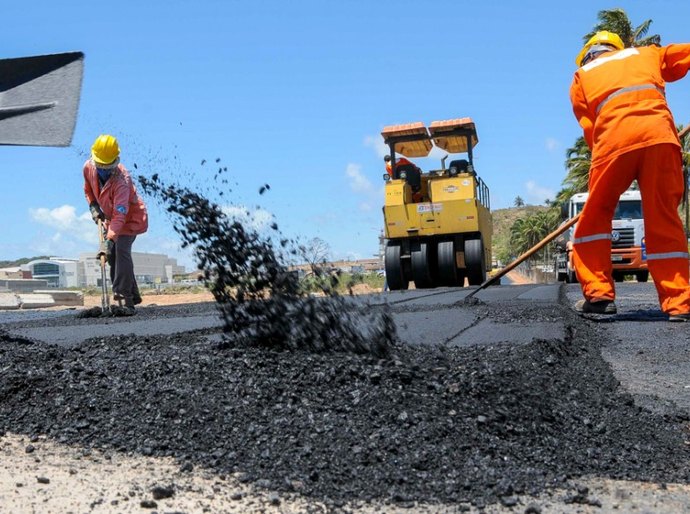 Prefeitura de Maceió recupera pavimento em diversos bairros