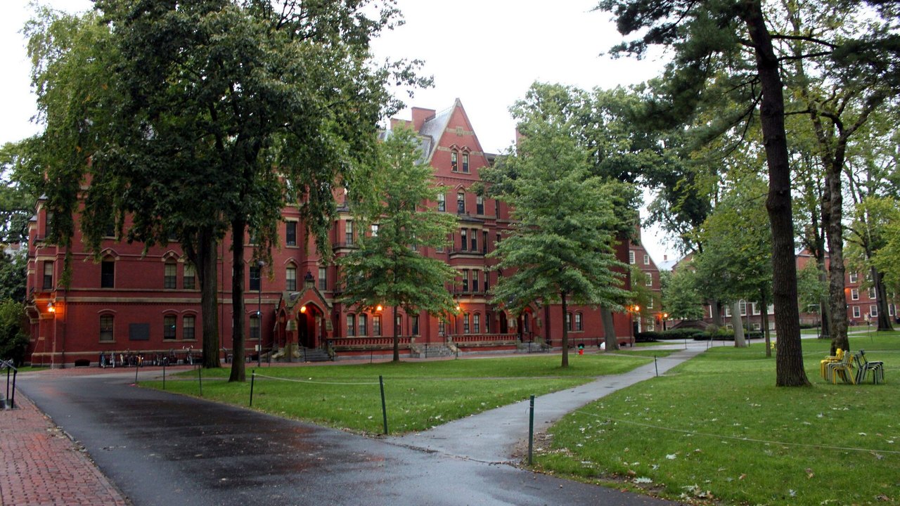 Governo Trump revoga medida que proíbe Harvard de matricular estudantes estrangeiros