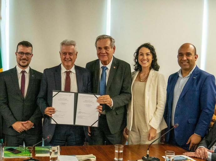 Ronaldo Lessa assina termo de cooperação para fortalecimento de ações socioambientais e econômicas