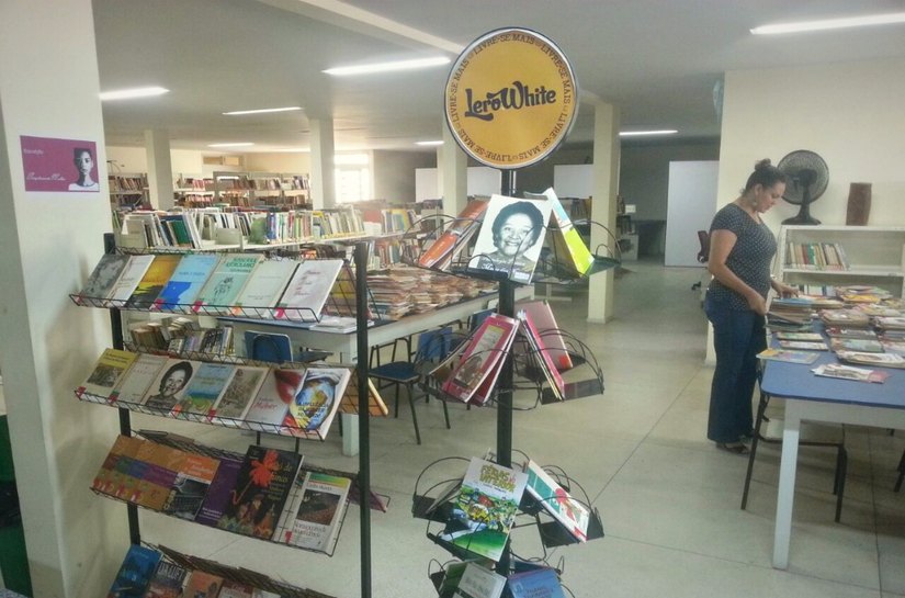 Exposição literária “Simplesmente Mulher” ganha a Biblioteca Municipal