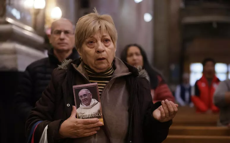 Morte do papa Francisco deixa argentinos 'órfãos'