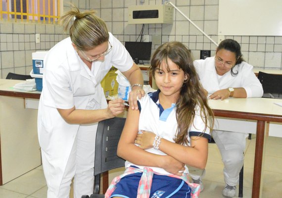 Alagoas ultrapassa 18 mil doses aplicadas em escolas e amplia cobertura em criança e adolescente