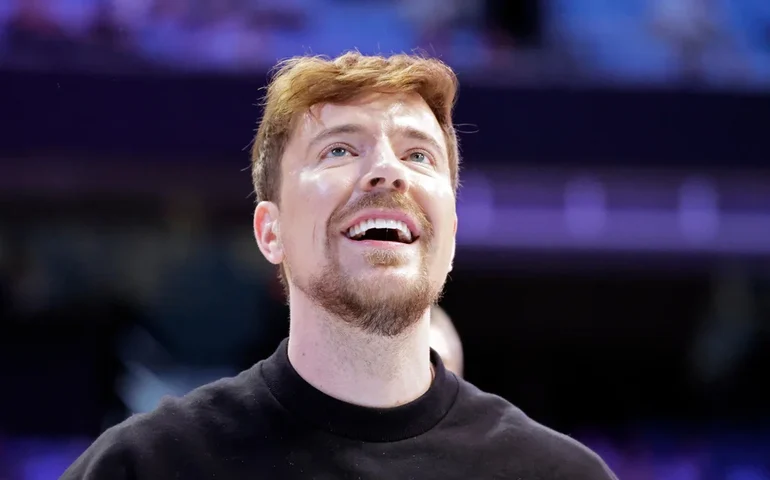 Brasileira que processa MrBeast mostra reunião em trabalho de parto