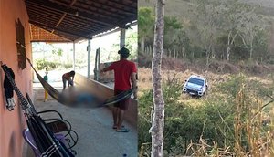 Mulher é morta a facadas na frente do filho em São Domingos; suspeito caiu de ribanceira