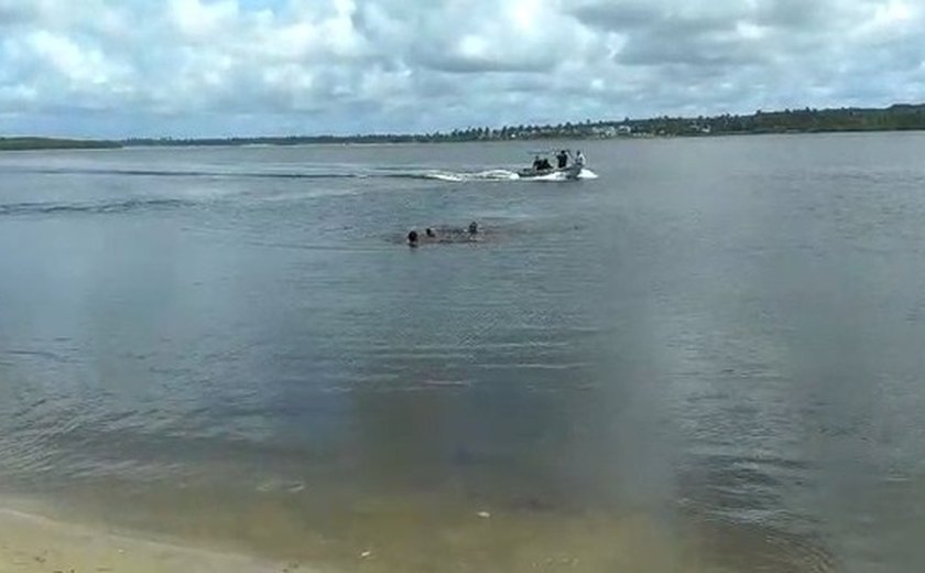 Choque entre embarcações deixa três homens gravemente feridos no Pontal da Barra