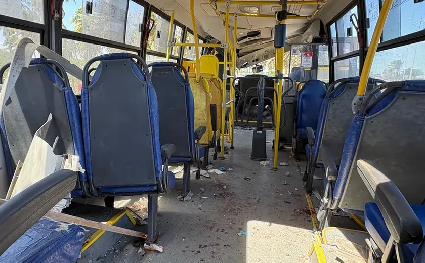 12 pessoas ficam feridas após acidente com micro-ônibus no Pontal da Barra
