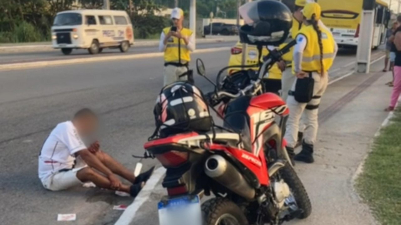Ronda no Bairro e Samu prestam socorro à vítima de acidente na AL-101 Norte