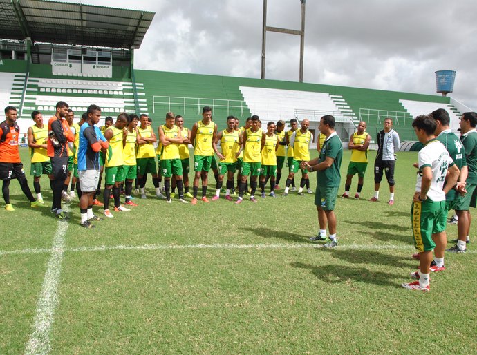 Jogadores do Coruripe estão concentrados para o jogo contra CSA