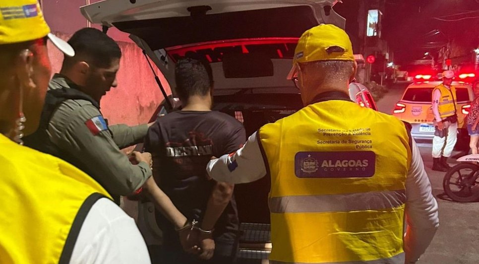 Momento que o suspeito é preso