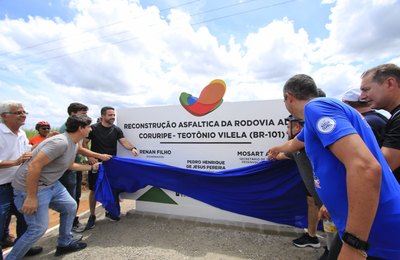 Paulo Dantas participa de inauguração e entrega de equipamentos em Teotônio Vilela  