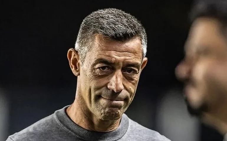 Santos demite Pedro Caixinha após terceiro jogo sem vitória no Campeonato Brasileiro