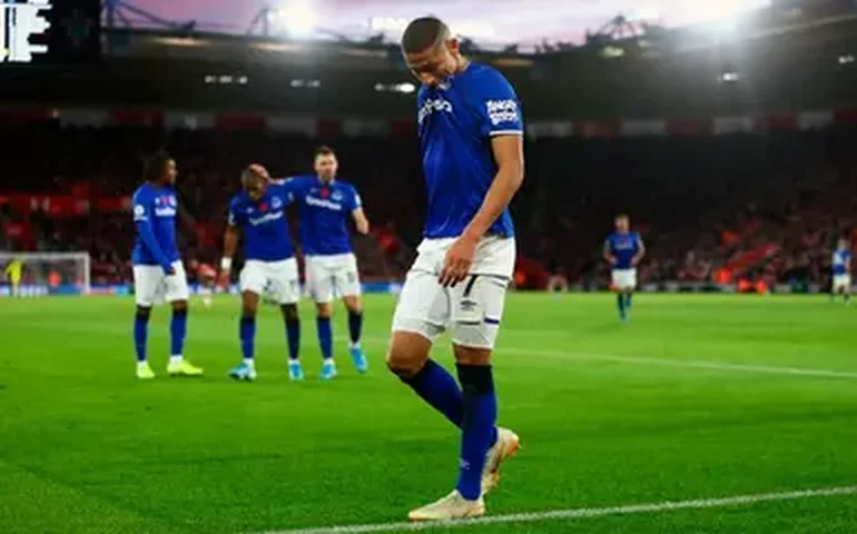 Everton leva maior punição da história da Premier League e perde pontos por violação financeira