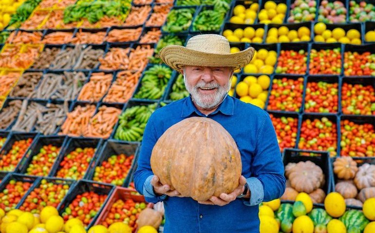 Lula: “Quem nunca passou fome não sabe quanta falta faz comer”