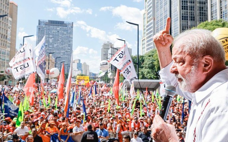 Lula diz que fará mais do que nos dois primeiros mandatos por compromisso ao povo trabalhador