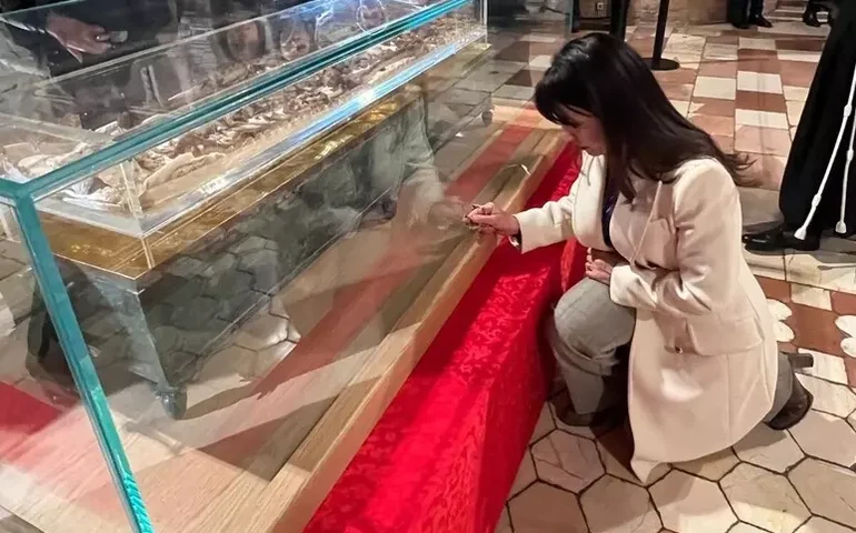 100 mil pessoas veneraram restos mortais de São Francisco em uma semana