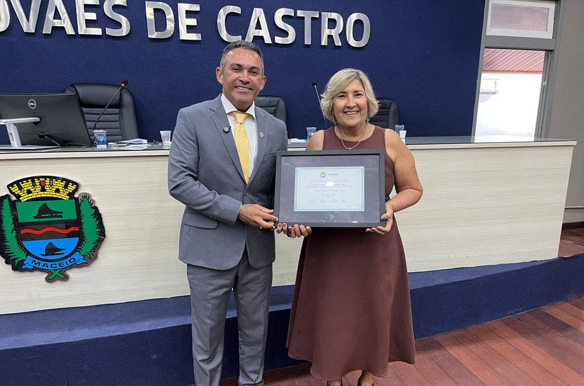 Câmara homenageia professora Tânia de Almeida com Título de Cidadã Benemérita de Maceió