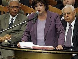 Ministra Dilma Rousseff em culto assembleiano em SP